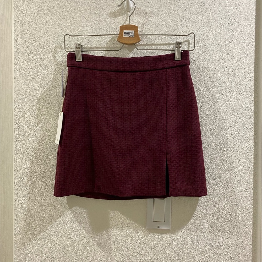 Aritzia Wilfred Patio Mini Skirt in Burgundy